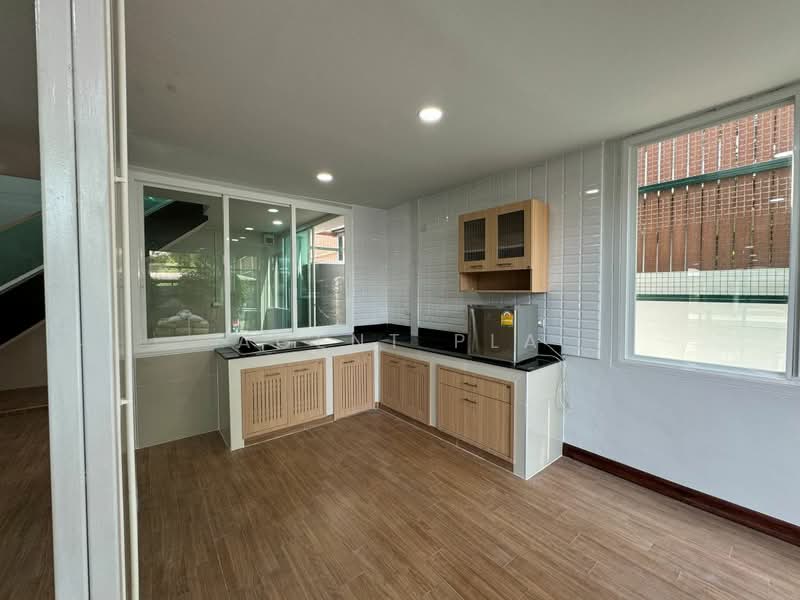 Baan Chatklao Villa, Bangkok, Khlong Kum, Bueng Kum, Bangkok, 3 Bedrooms, 288 sqm, Townhouse For Rent, by Agent Pla, 500386411 - DDproperty.com