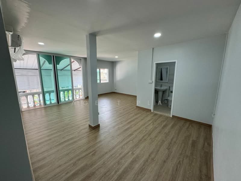 Baan Chatklao Villa, Bangkok, Khlong Kum, Bueng Kum, Bangkok, 3 Bedrooms, 288 sqm, Townhouse For Rent, by Agent Pla, 500386411 - DDproperty.com
