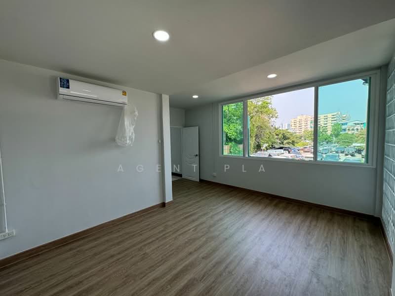 Baan Chatklao Villa, Bangkok, Khlong Kum, Bueng Kum, Bangkok, 3 Bedrooms, 288 sqm, Townhouse For Rent, by Agent Pla, 500386411 - DDproperty.com