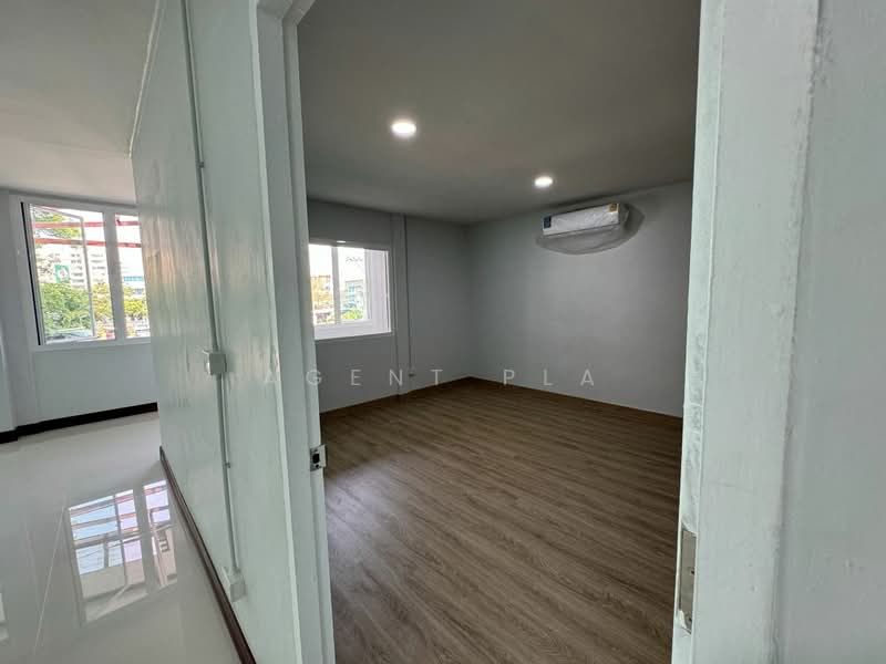 Baan Chatklao Villa, Bangkok, Khlong Kum, Bueng Kum, Bangkok, 3 Bedrooms, 288 sqm, Townhouse For Rent, by Agent Pla, 500386411 - DDproperty.com