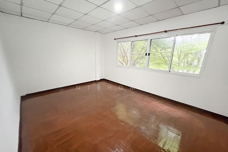 ทาวน์เฮ้าส์ 2 ชั้นครึ่งเล่นระดับ ซอยไทรม้า 11, Nonthaburi, Sai Ma, Muang Nonthaburi, Nonthaburi, 3 Bedrooms, 130 sqm, Townhouse For Sale, by NTBHOME, 500386536 - DDproperty.com