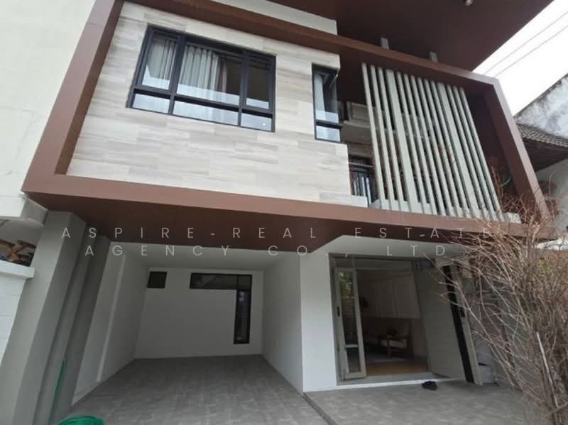 Newly Renovated Townhouse in Soi Pridi 41 (connected to Soi Ekkamai 22) Near BTS Phra Khanong, Bangkok, Khlong Tan Nua, Watthana, Bangkok, 3 Bedrooms, 200 sqm, Townhouse For Sale, by Aspire Real Estate Agency Co., Ltd., 500386568 - DDproperty.com