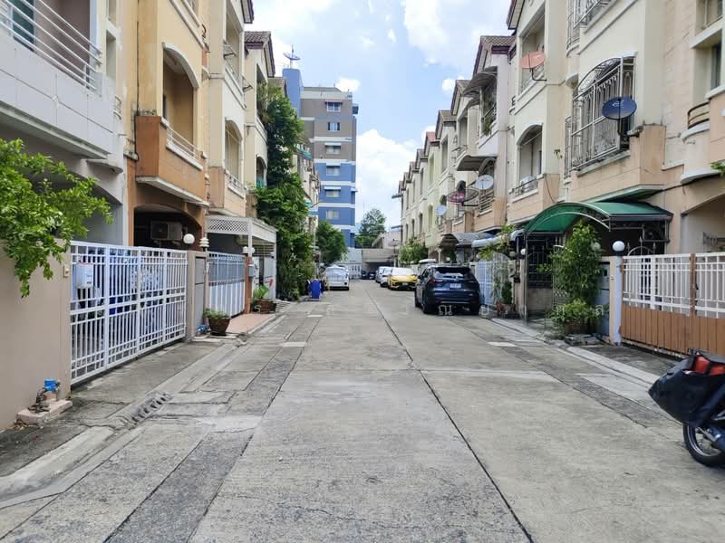 Mu Ban Warinthon Aree Samphan 3, Bangkok, Samsen Nai, Phaya Thai, Bangkok, 3 Bedrooms, 200 sqm, Townhouse For Sale, by ภัทรภร ลาวัณยากุล, 500386843 - DDproperty.com