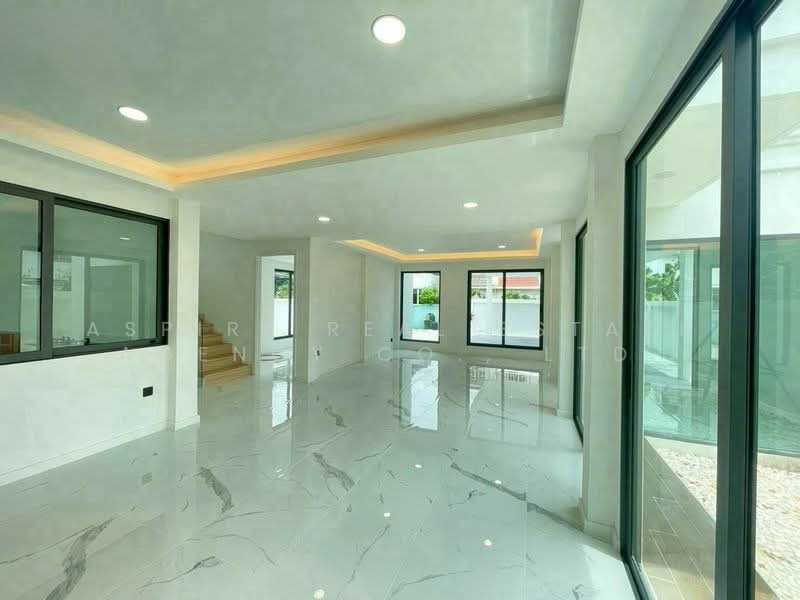 Pre Sale 15.9 MB, Newly Renovat, 2-Storey Detached House, Corner, Ratchayothin-Ratchada 42, Bangkok, Chan Kasem, Chatuchak, Bangkok, 4 Bedrooms, 250 sqm, Single Detached House For Sale, by Aspire Real Estate Agency Co., Ltd., 500386845 - DDproperty.com