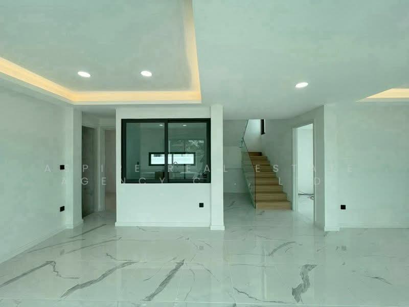 Pre Sale 15.9 MB, Newly Renovat, 2-Storey Detached House, Corner, Ratchayothin-Ratchada 42, Bangkok, Chan Kasem, Chatuchak, Bangkok, 4 Bedrooms, 250 sqm, Single Detached House For Sale, by Aspire Real Estate Agency Co., Ltd., 500386845 - DDproperty.com