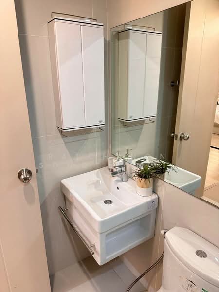 Life Asoke, Bangkok, Asoke-Dindang Road, Bang Kapi, Huai Khwang, Bangkok, 1 Bedroom, 35 sqm, Condo For Sale, by Ratchanon Songthammakul, 500386918 - DDproperty.com