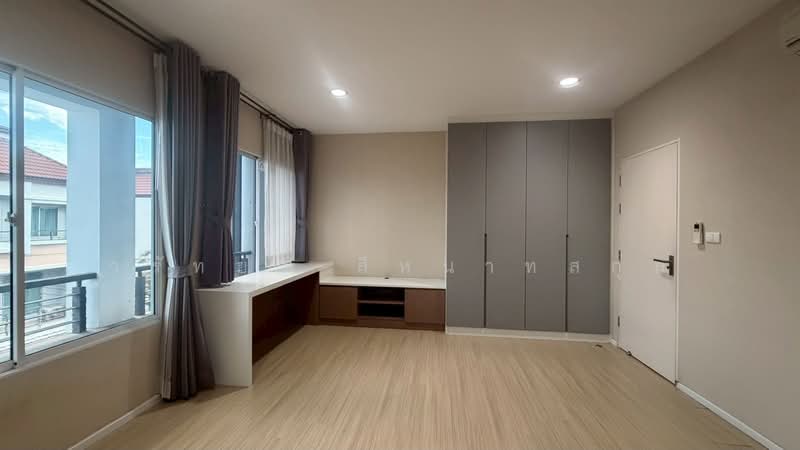 Baan Klang Muang Kaset-Nawamin, Bangkok, Soi Nawamin 70 Yeak 11-2, Khlong Kum, Bueng Kum, Bangkok, 3 Bedrooms, 220 sqm, Townhouse For Rent, by วรัทยา สีหนาทสกุล, 500386921 - DDproperty.com