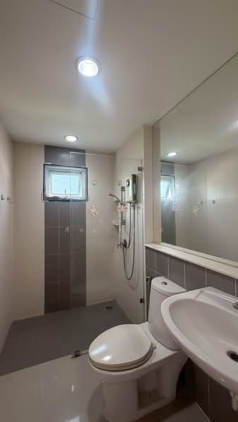 Baan Klang Muang Kaset-Nawamin, Bangkok, Soi Nawamin 70 Yeak 11-2, Khlong Kum, Bueng Kum, Bangkok, 3 Bedrooms, 220 sqm, Townhouse For Sale, by วรัทยา สีหนาทสกุล, 500386976 - DDproperty.com