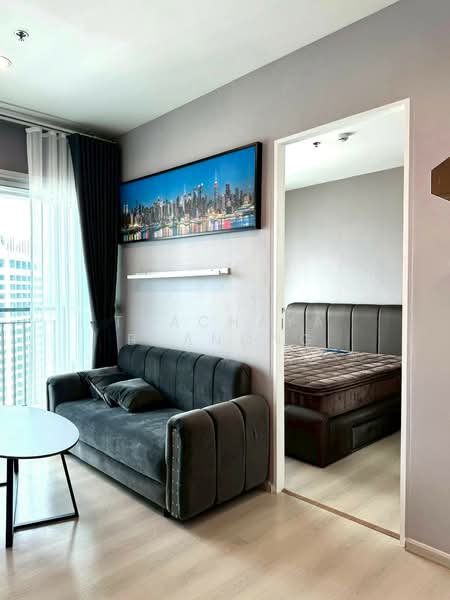 Life Ratchadapisek, Bangkok, 279 Ratchadapisaek Road, Huai Khwang, Bangkok, 2 Bedrooms, 46 sqm, Condo For Rent, by Thachaya Buanong, 500386991 - DDproperty.com