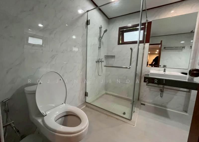 Panya Pattanakarn Village, Bangkok, Soi Phatthanakarn 30, Suan Luang, Bangkok, 5 Bedrooms, 350 sqm, Single Detached House For Sale, by Rojjana Jindasri, 500387007 - DDproperty.com