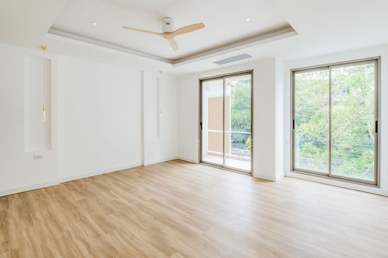 4-BR Townhouse, Bangkok, Khlong Tan Nua, Watthana, Bangkok, 4 Bedrooms, 350 sqm, Townhouse For Sale, by Patcharaporn Binsorlae, 500387010 - DDproperty.com