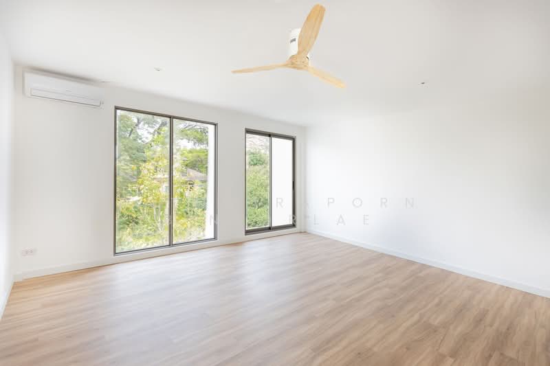4-BR Townhouse, Bangkok, Khlong Tan Nua, Watthana, Bangkok, 4 Bedrooms, 350 sqm, Townhouse For Sale, by Patcharaporn Binsorlae, 500387010 - DDproperty.com