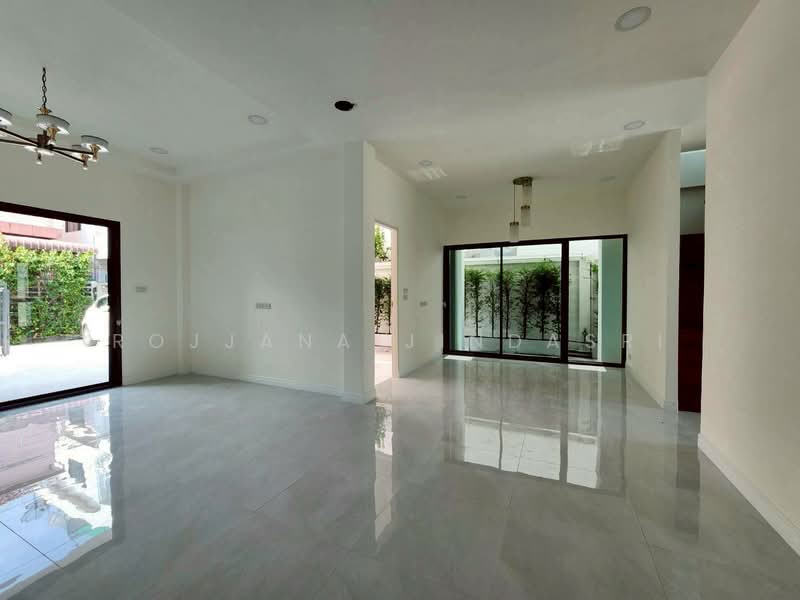 3-BR House, Bangkok, Bang Chak, Phra Khanong, Bangkok, 3 Bedrooms, 180 sqm, Single Detached House For Sale, by Rojjana Jindasri, 500387013 - DDproperty.com
