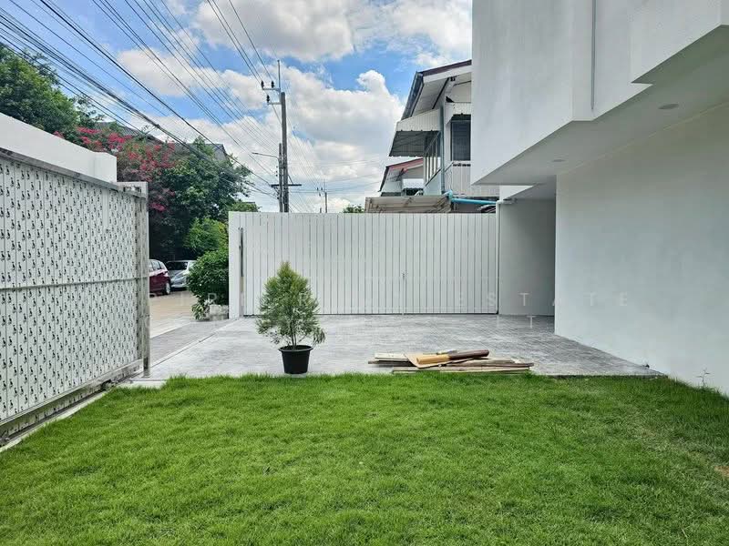 11.9 MB, Newly Renovated, 2-storey Detached House,Modern Private style, Chokchai 4 Soi 44, Bangkok, Lat Phrao, Bangkok, 3 Bedrooms, 250 sqm, Single Detached House For Sale, by Aspire Real Estate Agency Co., Ltd., 500387051 - DDproperty.com