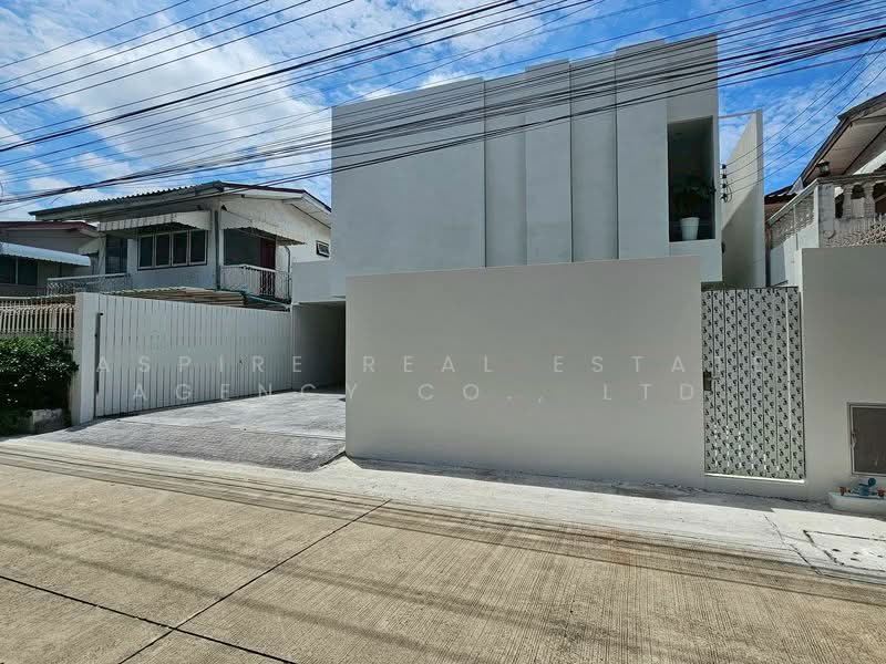 11.9 MB, Newly Renovated, 2-storey Detached House,Modern Private style, Chokchai 4 Soi 44, Bangkok, Lat Phrao, Bangkok, 3 Bedrooms, 250 sqm, Single Detached House For Sale, by Aspire Real Estate Agency Co., Ltd., 500387051 - DDproperty.com