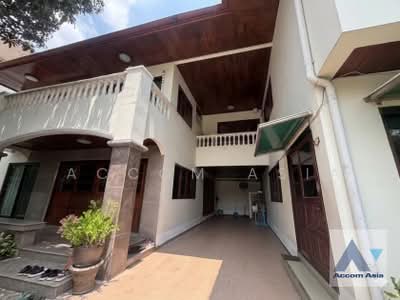 ขาย - 4 Bedrooms House for Sale in Sukhumvit, Bangkok near BTS Phra khanong at Moo Baan Pakamas, กรุงเทพ
