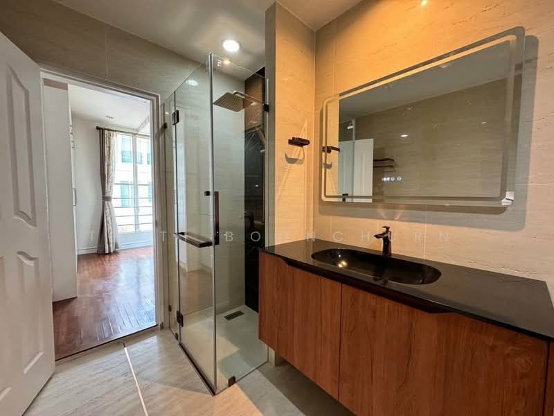 Baan Klang Krung Thonglor, Bangkok, 55 Soi Sukhumvit 55, Khlong Tan Nua, Watthana, Bangkok, 4 Bedrooms, 400 sqm, Townhouse For Rent, by Thiti Boonchurn, 500387379 - DDproperty.com