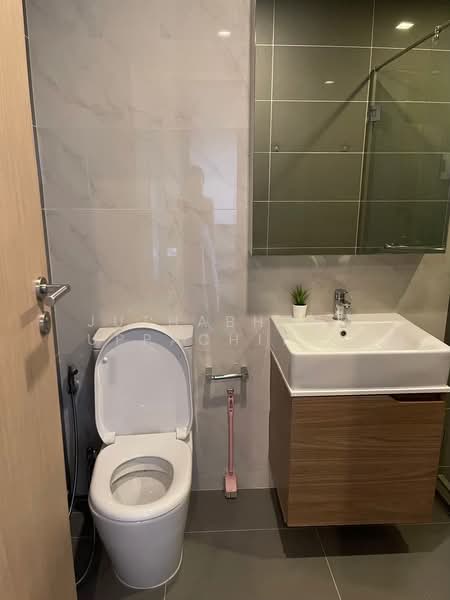 M Thonglor 10, Bangkok, 9 Soi Ekkamai 12, Ekkamai Road, Khlong Tan Nua, Watthana, Bangkok, 1 Bedroom, 30 sqm, Condo For Rent, by Juthabhorn Uppachit (Amy), 500387380 - DDproperty.com
