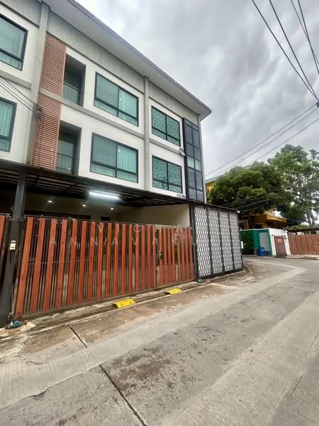 4-BR Townhouse, Bangkok, Bang Chak, Phra Khanong, Bangkok, 4 Bedrooms, 280 sqm, Townhouse For Rent, by Vichai Annavakulthorn, 500387697 - DDproperty.com