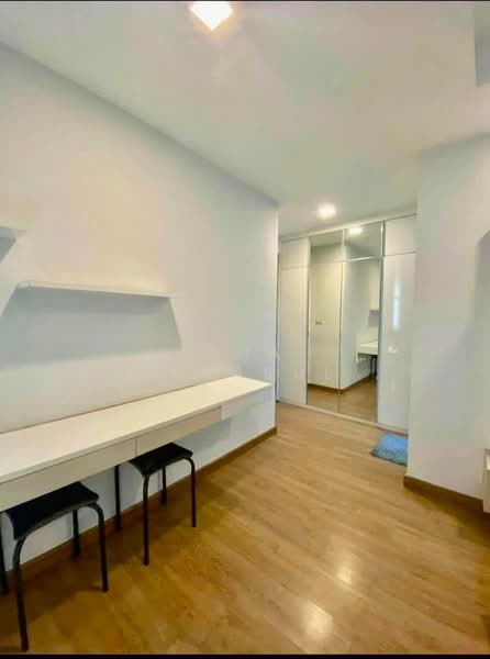 Thru Thonglor, Bangkok, Petchaburi Road, Bang Kapi, Huai Khwang, Bangkok, 2 Bedrooms, 62 sqm, Condo For Rent, by Vichai  Annavakulthorn, 500387719 - DDproperty.com