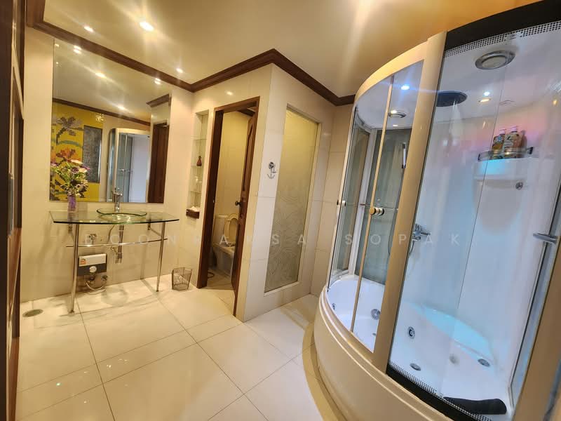 Baan Klang Krung Resort (Ratchada 7), Bangkok, 7 Ratchadaphisek Road, Din Daeng, Din Daeng, Bangkok, 2 Bedrooms, 100 sqm, Condo For Rent, by Boonraksa Sopak, 500387787 - DDproperty.com