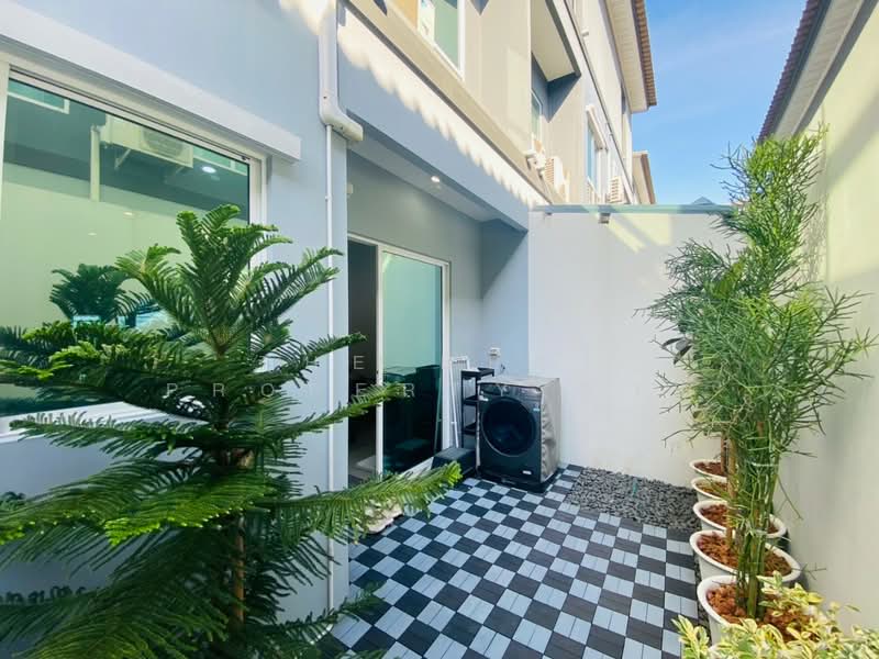 Sammakorn Avenue Suvarnabhumi, Bangkok, Rural Development 3 Khlong Song Ton Noon, Khlong Song Ton Nun, Lat Krabang, Bangkok, 3 Bedrooms, 100 sqm, Townhouse For Sale, by The Best Property ฉาย, 500387862 - DDproperty.com