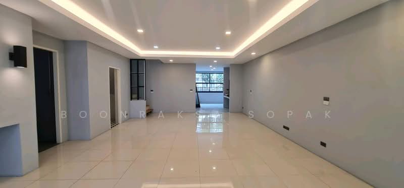 5-BR Townhouse, Bangkok, Bang Khun Sri, Bangkok Noi, Bangkok, 5 Bedrooms, 232 sqm, Townhouse For Rent, by Boonraksa Sopak, 500387933 - DDproperty.com