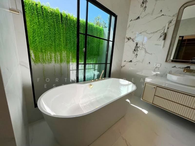 Nantawan Rama 9 - New Krungthepkreetha, Bangkok, Saphan Sung, Bangkok, 4 Bedrooms, 303 sqm, Single Detached House For Rent, by Forty-Six Real Estate Group, 500388076 - DDproperty.com