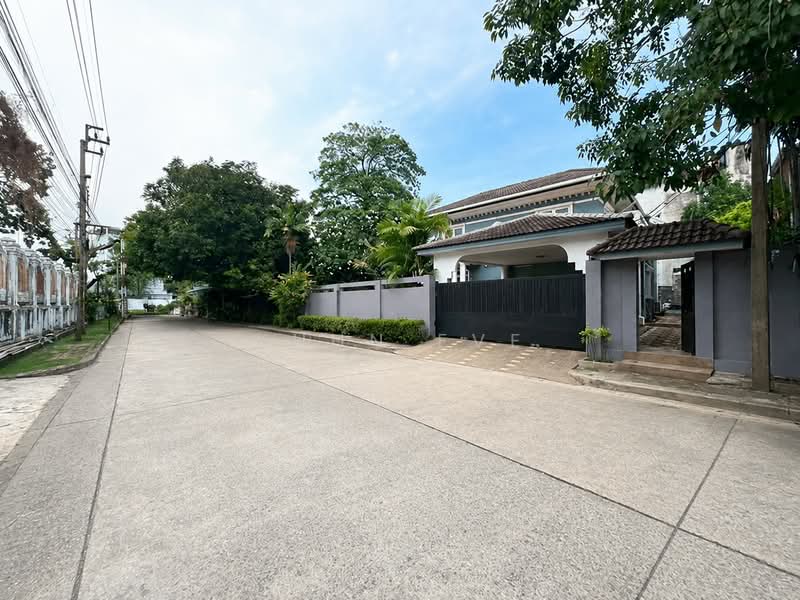 Detached house for rent in Sukhumvit 50 Onnut ( SPSEVE2037 ), Bangkok, สุขุมวิท 50, Phra Kanong, Khlong Toei, Bangkok, 5 Bedrooms, 200 sqm, Single Detached House For Rent, by Khun Eve, 500388218 - DDproperty.com