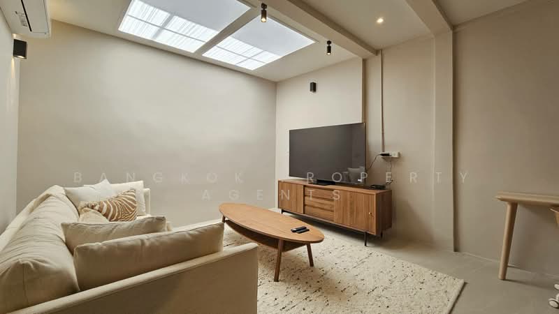 Townhouse near Banjakiti Park, กรุงเทพ, คลองเตย, กรุงเทพ, 150 ตร.ม., ทาวน์เฮ้าส์ ให้เช่า, โดย BANGKOK PROPERTY AGENTS, 500388396 - DDproperty.com