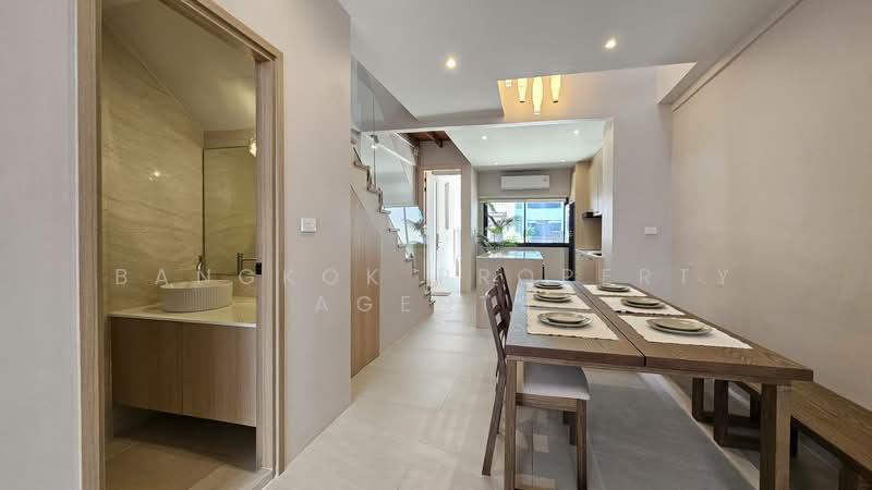 Townhouse near Banjakiti Park, Bangkok, Khlong Toei, Khlong Toei, Bangkok, 2 Bedrooms, 150 sqm, Townhouse For Rent, by BANGKOK PROPERTY AGENTS, 500388396 - DDproperty.com