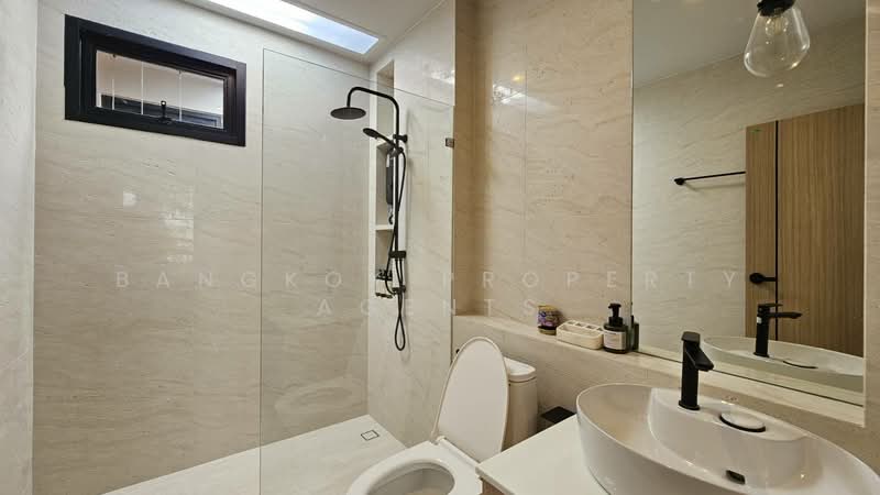 Townhouse near Banjakiti Park, Bangkok, Khlong Toei, Khlong Toei, Bangkok, 2 Bedrooms, 150 sqm, Townhouse For Rent, by BANGKOK PROPERTY AGENTS, 500388396 - DDproperty.com