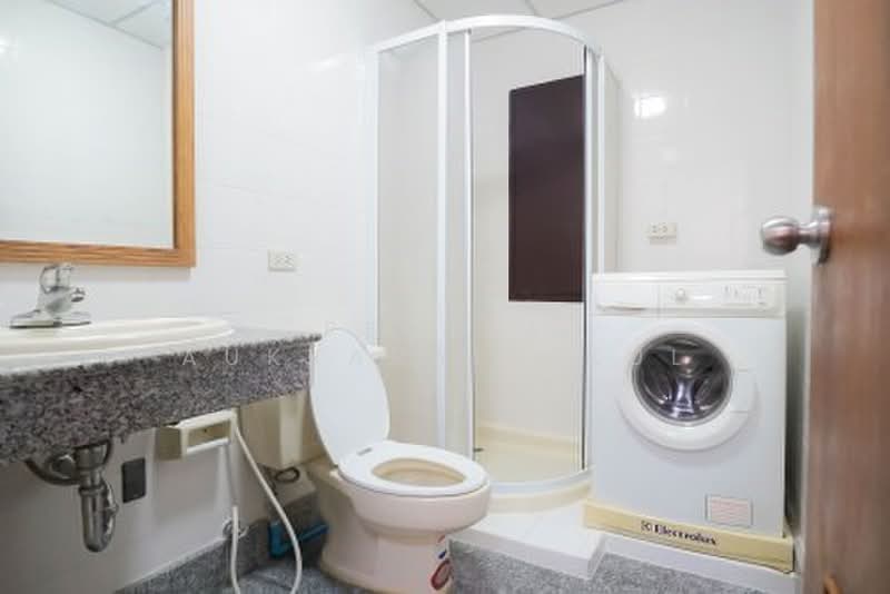 Liberty Park 2, Bangkok, 55 Soi Sukhumvit 11, Khlongtoei Nua, Watthana, Bangkok, 2 Bedrooms, 123 sqm, Condo For Sale, by Pemika Aukkaraleekul, 500388416 - DDproperty.com