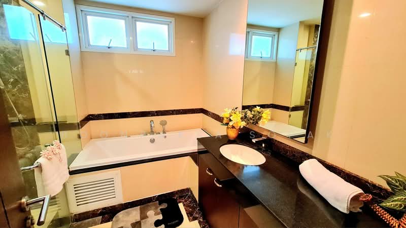 Piyathip Place, Bangkok, 24 Soi Prommitr, Khlong Tan Nua, Watthana, Bangkok, 3 Bedrooms, 289 sqm, Apartment For Rent, by Boonraksa Sopak, 500388453 - DDproperty.com