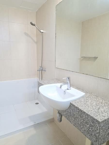 The Clover Thonglor Residence, Bangkok, Soi Sukhumvit 55, Khlong Tan Nua, Watthana, Bangkok, 2 Bedrooms, 80 sqm, Condo For Rent, by Vichai  Annavakulthorn, 500388570 - DDproperty.com