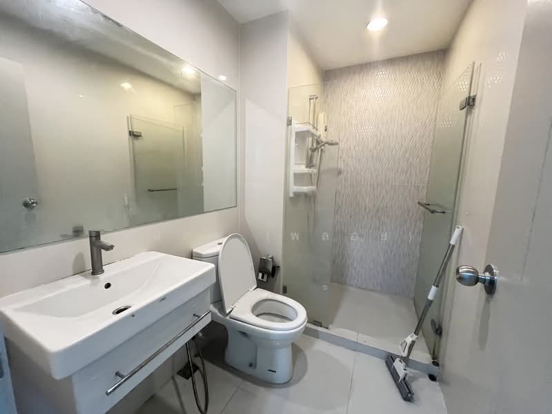 Life Pinklao, Bangkok, Boromarajonani Road, Bang Bamru, Bang Phlat, Bangkok, 2 Bedrooms, 55 sqm, Condo For Sale, by พนิดา (พลอย), 500388646 - DDproperty.com