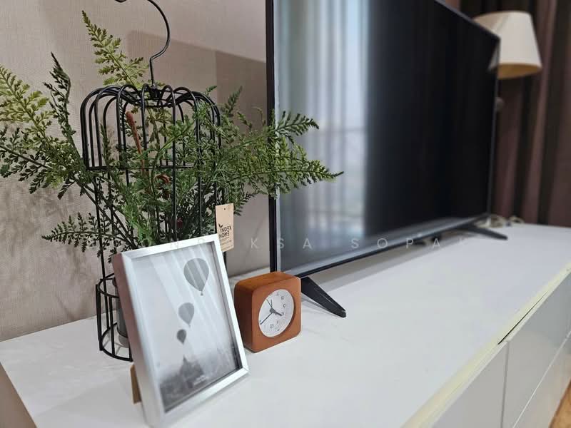 The Complete Narathiwat, Bangkok, 9 Naradhiwas Rajanagarindra Rd, Chong Nonsi, Yan Nawa, Bangkok, 1 Bedroom, 35 sqm, Condo For Rent, by Boonraksa Sopak, 500388911 - DDproperty.com
