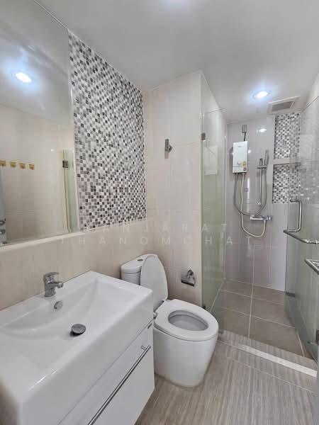 Life Ratchadapisek, Bangkok, 279 Ratchadapisaek Road, Huai Khwang, Bangkok, 2 Bedrooms, 65 sqm, Condo For Rent, by Banjarat Thanomchat, 500389036 - DDproperty.com