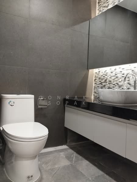 Las Colinas, Bangkok, Sukhumvit 21 Road, Khlongtoei Nua, Watthana, Bangkok, 2 Bedrooms, 88 sqm, Condo For Rent, by Boonraksa Sopak, 500389140 - DDproperty.com
