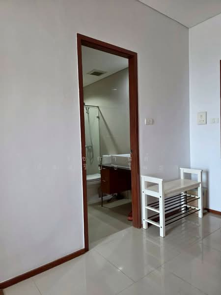 Villa Sathorn, Bangkok, 5 KrungThonBuri Road, Khlong Ton Sai, Khlong San, Bangkok, Studio, 38 sqm, Condo For Rent, by รัชกานต์ อัจฉริยะโพธา, 500389158 - DDproperty.com