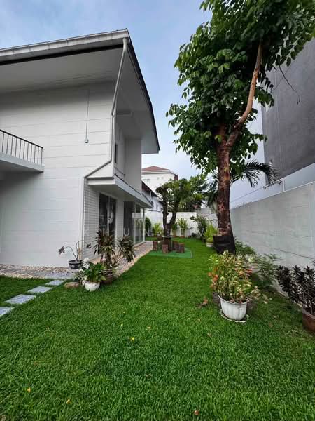 Detached house with swimming pool in Ekkamai Sukhumvit ( SPSEVE2042 ), Bangkok, เอกมัย 10, Khlong Tan Nua, Watthana, Bangkok, 3 Bedrooms, 300 sqm, Single Detached House For Rent, by Khun Eve, 500389214 - DDproperty.com