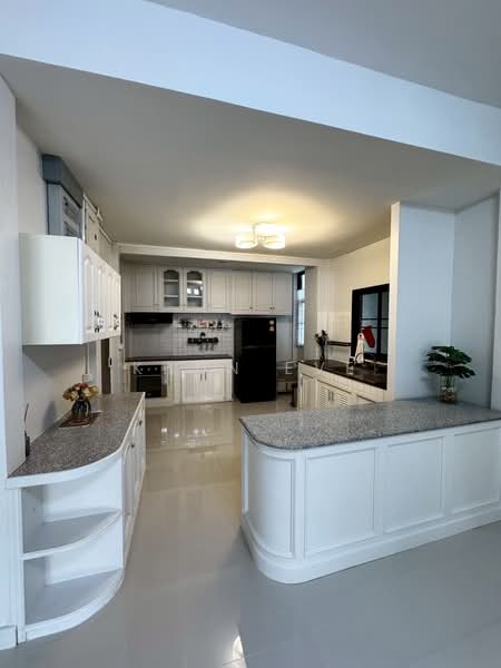 Detached house with swimming pool in Ekkamai Sukhumvit ( SPSEVE2042 ), Bangkok, เอกมัย 10, Khlong Tan Nua, Watthana, Bangkok, 3 Bedrooms, 300 sqm, Single Detached House For Rent, by Khun Eve, 500389214 - DDproperty.com