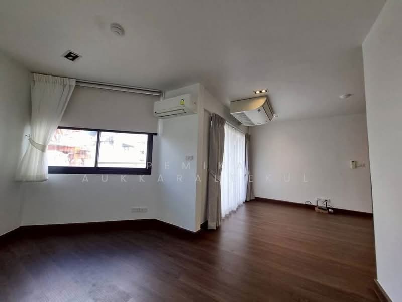 Green Point Silom, Bangkok, 29 Soi Anumanratthanon, Suriyawong, Bang Rak, Bangkok, 2 Bedrooms, 63 sqm, Condo For Sale, by Pemika Aukkaraleekul, 500389275 - DDproperty.com