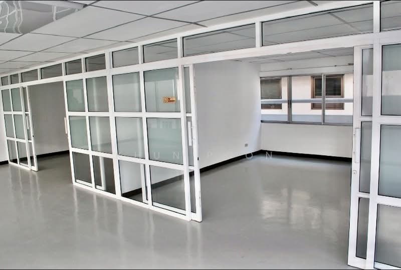 Office Space for Rent – Only 200 Meters from MRT Ratchada (SPSSR277), Bangkok, รัชดาภิเษก, Din Daeng, Bangkok, , 150 sqm, Office Space For Rent, by Khun Poon, 500389441 - DDproperty.com