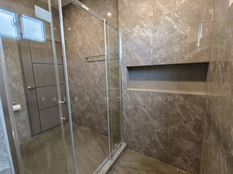 90 Soi Sukhumvit 65, Khwaeng Phra Khanong Nuea, Watthana, Krung Thep Maha Nakhon 10110, Thailand, Bangkok, Phra Kanong Nua, Watthana, Bangkok, 4 Bedrooms, 330 sqm, Single Detached House For Rent, by Kakar Holdings, 500389477 - DDproperty.com