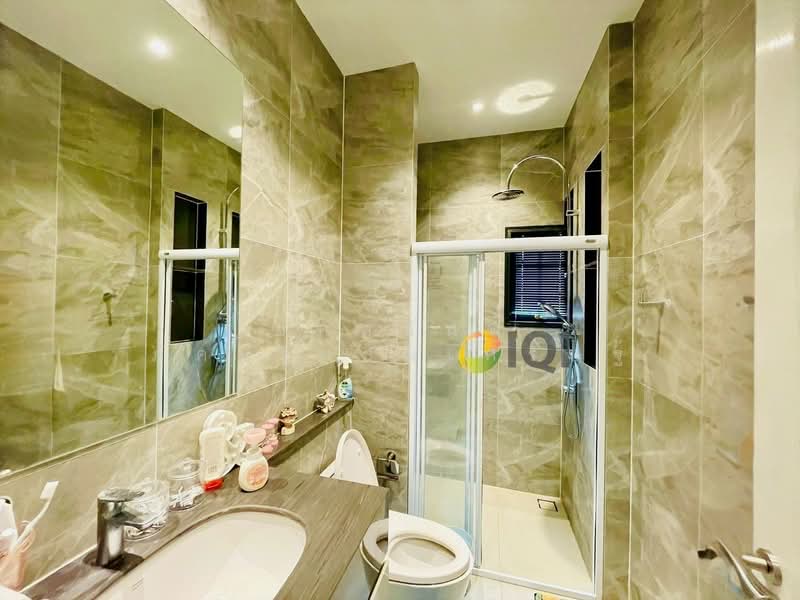 Chewawan Pinklao-Sathorn, Bangkok, Phutthamonthon Sai 1 Road, Bang Ra Mat, Taling Chan, Bangkok, 4 Bedrooms, 432 sqm, Single Detached House For Sale, by อภัสนันท์ ภัคนราธนเศรษฐ์, 500389585 - DDproperty.com