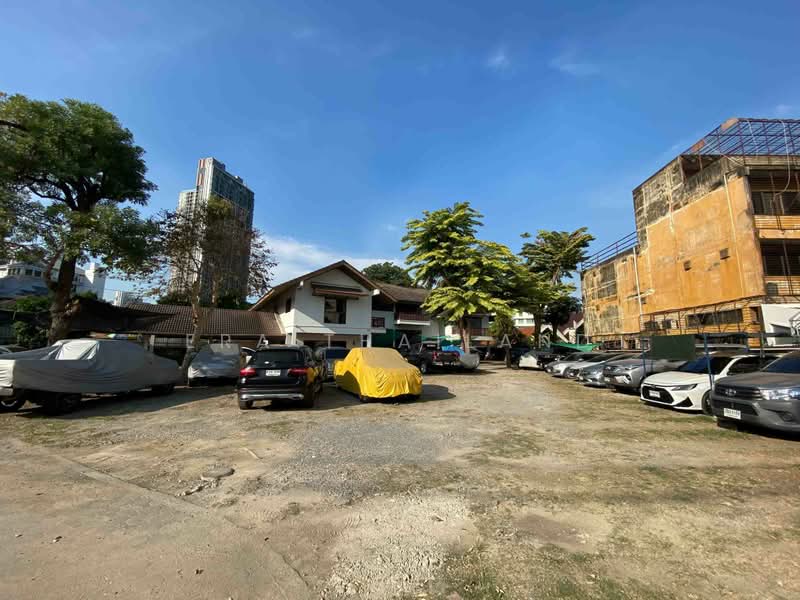 ขาย ที่ดิน 545 ตรว เอกมัย 22 พร้อมบ้าน ใกล้ แอร์ลิงค์ คลองตัน เหมาะทำบ้านพักอาศัย, Bangkok, Khlong Tan Nua, Watthana, Bangkok, , 2,180 sqm, Land For Sale, by ERA Thailand, 500389686 - DDproperty.com