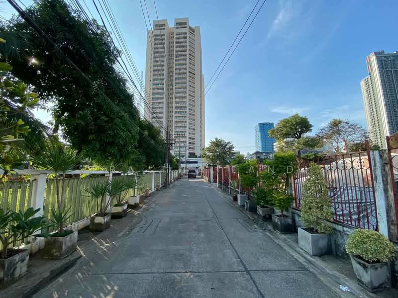 ขาย ที่ดิน 545 ตรว เอกมัย 22 พร้อมบ้าน ใกล้ แอร์ลิงค์ คลองตัน เหมาะทำบ้านพักอาศัย, กรุงเทพ, คลองตันเหนือ, วัฒนา, กรุงเทพ, 2,180 ตร.ม., ที่ดิน ขาย, โดย ERA Thailand, 500389686 - DDproperty.com