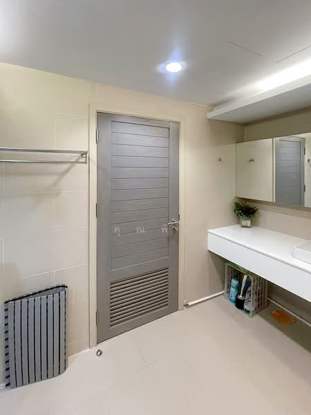 State Tower, Bangkok, 1055 Silom Road, Silom, Bang Rak, Bangkok, 1 Bedroom, 68 sqm, Condo For Sale, by คุณพีร์, 500389688 - DDproperty.com