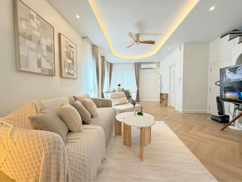 Lumpini Town Place Ratchayothin-Sena, Bangkok, Chan Kasem, Chatuchak, Bangkok, 3 Bedrooms, 175 sqm, Townhouse For Rent, by Next Step Property, 500389700 - DDproperty.com